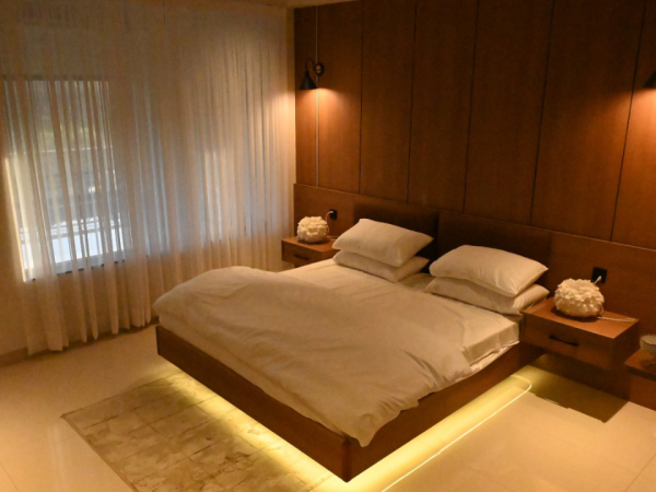 Deluxe Jacuzzi Suite