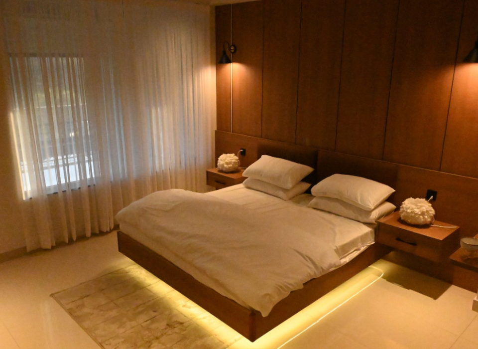 Deluxe Jacuzzi Suite